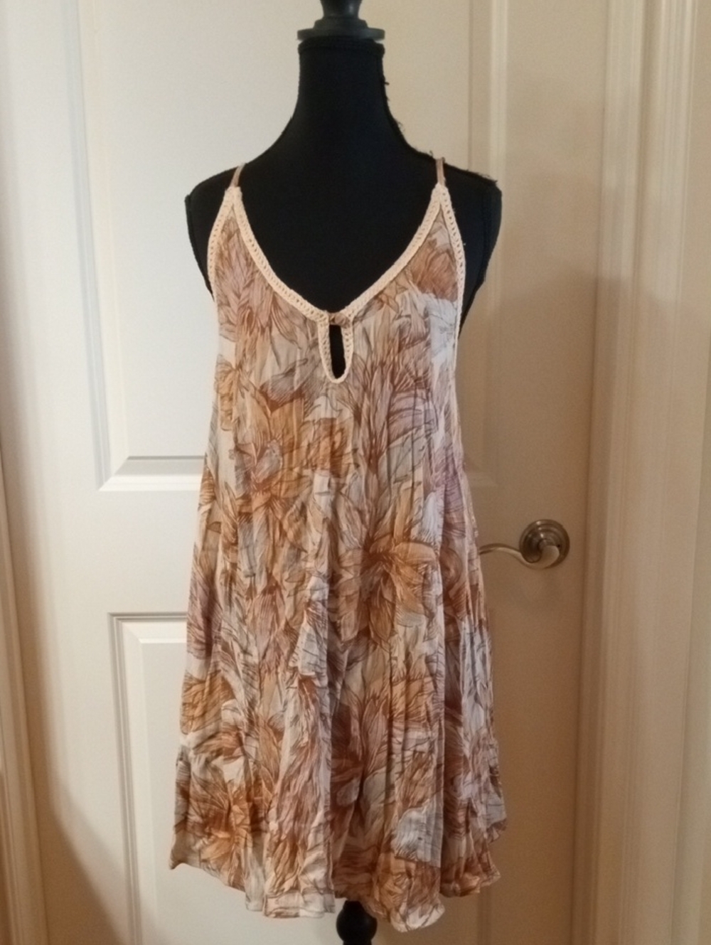 O'Neill Floral Spaghetti-Strap Mini Dress in Cream and Peach Hues. Size Small